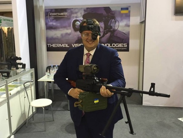 Свиноподобный Херащенко: Владение короткоствольным оружием должно быть разрешено тем, кто любит Украину