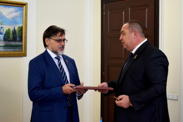 Глава ЛНР подписал соглашение о разведении сил в Донбассе Глава ЛНР подписал соглашение о разведении сил в Донбассе