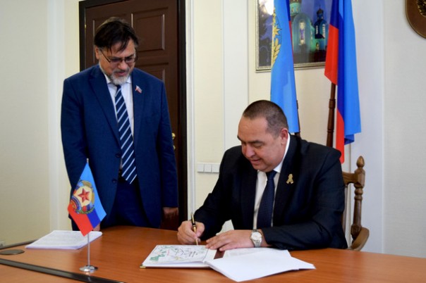 Глава ЛНР подписал соглашение о разведении сил в Донбассе