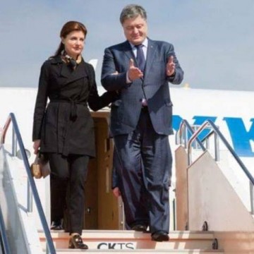 В Etiquette school Марине Порошенко рекомендуют следить за ужасными костюмами и плохими манерами мужа