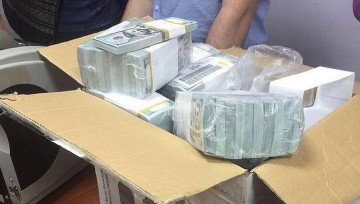 СМИ заподозрили Захарченко в хранении черной кассы "российского майдана"