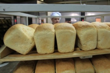 В Украине хотят отпустить цены на социальные продукты: хлеб и молоко станут деликатесами