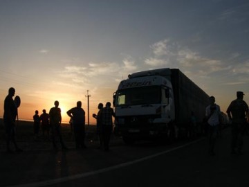 Украина открыла границу с Крымом после демарша националистов