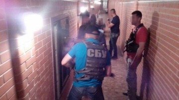 Силовики СБУ взорвали двери офиса «Смарт-Холдинга» в Киеве