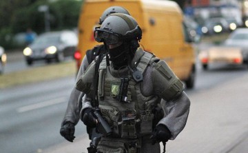 Немецкие полицейские стали использовать кольчугу для защиты от мигрантов 