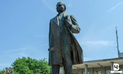 Чернигов / Новгород-Северский: Последний памятник Ленину / Украины больше нет?