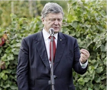 И в честь такого дня... прошу налить вина.... мне...тожаааа.