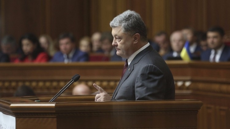 Студент, вогнавший Порошенко в ступор вопросом про Донбасс, отчислен из вуза Студент, вогнавший Порошенко в ступор вопросом про Донбасс, отчислен из вуза