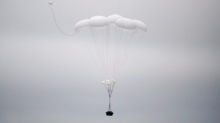 Генштаб ВСУ просит не распространять в Сети видео падения БМД-2 из самолета Генштаб ВСУ просит не распространять в Сети видео падения БМД-2 из самолета