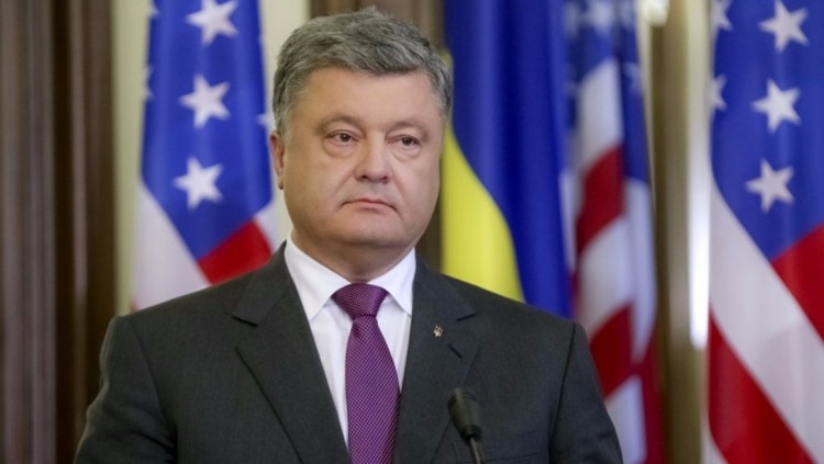 Порошенко потребовал в Европарламенте усиления санкций против России Порошенко потребовал в Европарламенте усиления санкций против России