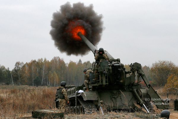 На 5 канале проговорились – ВСУ бьют по Донбассу из запрещенных минскими соглашениями САУ «Пион»