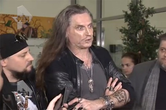 Джигурда заявил о намерении получить паспорт США из рук Клинтон Джигурда заявил о намерении получить паспорт США из рук Клинтон