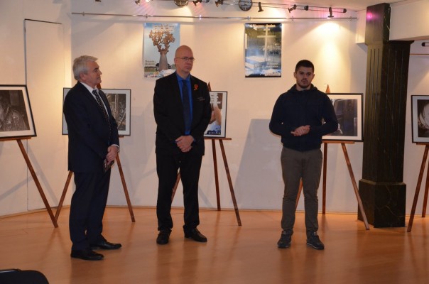 В столице ЕС открылась фотовыставка посвящённая боевым действиям на Донбассе В столице ЕС открылась фотовыставка посвящённая боевым действиям на Донбассе