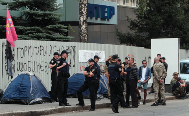 Громадян просят на выход из собственных квартир