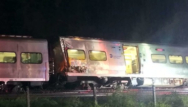 В США сошел с рельсов пассажирский поезд, пострадали до 100 человек
