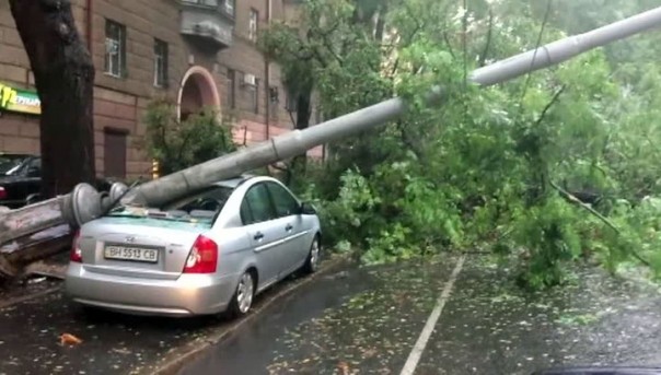 Разгул стихии в Одессе: затоплено большинство улиц