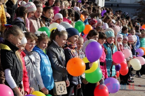 Сводка от НМ ЛНР 10 октября 2016 года. Более 17 тыс. жителей ЛНР участвовали в митинге против ввода вооруженных миссий Сводка от НМ ЛНР 10 октября 2016 года. Более 17 тыс. жителей ЛНР участвовали в митинге против ввода вооруженных миссий