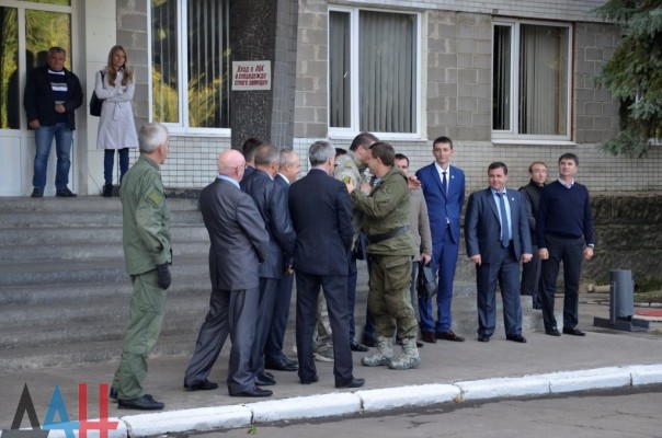 Глава ДНР Александр Захарченко принял участие в открытии новой лавы на шахте им. Скочинского Глава ДНР Александр Захарченко принял участие в открытии новой лавы на шахте им. Скочинского