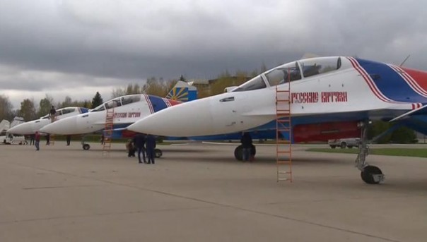 Новые "Русские Витязи" долетели до Кубинки