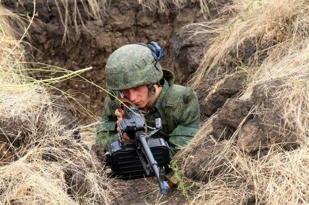 Укрофашисты атаковали позиции ДНР на южном участке фронта. В настоящее время идет бой