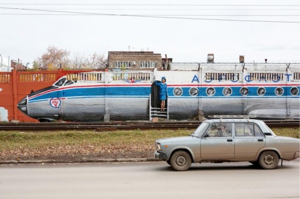 В Перми появилось граффити об истории российской авиации длиной около километра В Перми появилось граффити об истории российской авиации длиной около километра