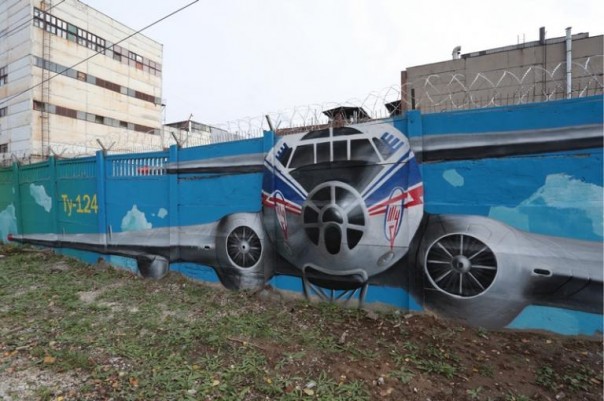 В Перми появилось граффити об истории российской авиации длиной около километра В Перми появилось граффити об истории российской авиации длиной около километра