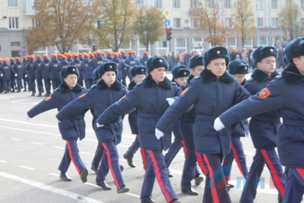 Сводка от НМ ЛНР 22 октября 2016 года. Глава Республики вручил знамя Министерству чрезвычайных ситуаций ЛНР Сводка от НМ ЛНР 22 октября 2016 года. Глава Республики вручил знамя Министерству чрезвычайных ситуаций ЛНР