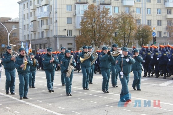 Сводка от НМ ЛНР 22 октября 2016 года. Глава Республики вручил знамя Министерству чрезвычайных ситуаций ЛНР Сводка от НМ ЛНР 22 октября 2016 года. Глава Республики вручил знамя Министерству чрезвычайных ситуаций ЛНР