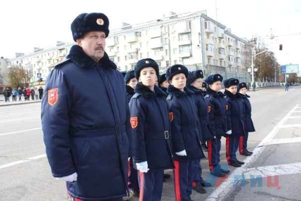 Сводка от НМ ЛНР 22 октября 2016 года. Глава Республики вручил знамя Министерству чрезвычайных ситуаций ЛНР Сводка от НМ ЛНР 22 октября 2016 года. Глава Республики вручил знамя Министерству чрезвычайных ситуаций ЛНР