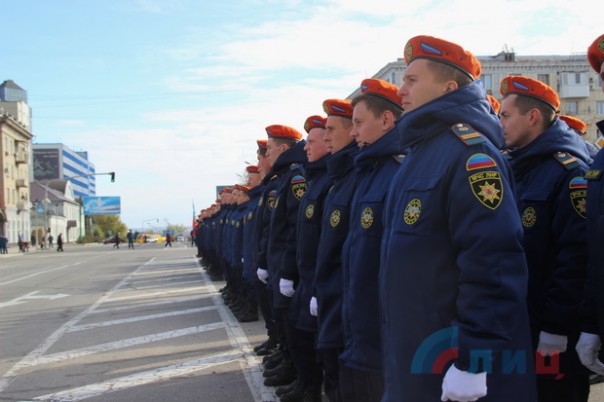 Сводка от НМ ЛНР 22 октября 2016 года. Глава Республики вручил знамя Министерству чрезвычайных ситуаций ЛНР Сводка от НМ ЛНР 22 октября 2016 года. Глава Республики вручил знамя Министерству чрезвычайных ситуаций ЛНР