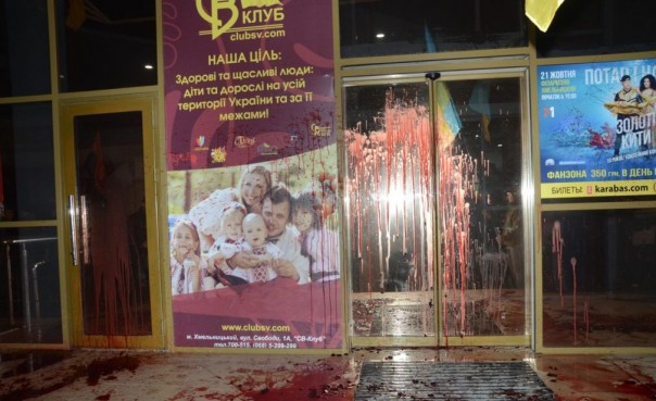 Украинские националисты сорвали концерт Потапа и Насти Каменских Украинские националисты сорвали концерт Потапа и Насти Каменских