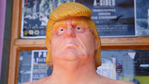 Обнаженного Трампа купили за 22 тысячи долларов