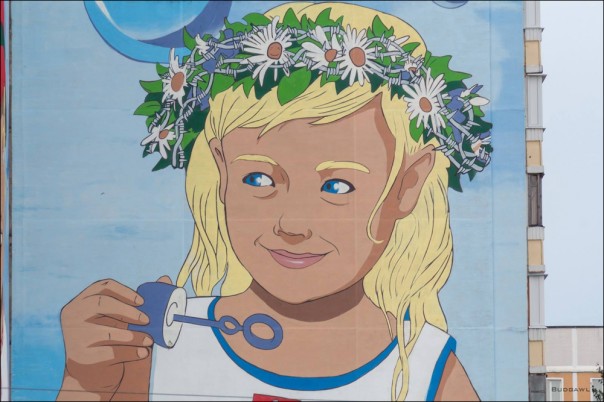 В Минске дорисовали колючую проволоку на граффити о российско-белорусской дружбе В Минске дорисовали колючую проволоку на граффити о российско-белорусской дружбе