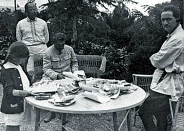 У Сталина на даче в Крыму.