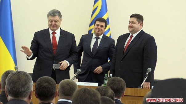 Весёлый и пьяный президент Пэдро представил нового рагуляйтера Житомирской области и пообещал море денег