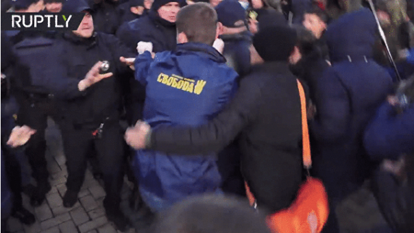 Драка на марше за легализацию марихуаны в Киеве попала на видео