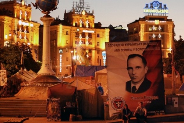 Израильтянин Ариэли: Стыдно прославлять погромщиков. Украинец Въятрович: А нам божья роса… Израильтянин Ариэли: Стыдно прославлять погромщиков. Украинец Въятрович: А нам божья роса…