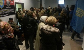 Суд во Львове над бойцами ОУН был сорван потасовкой националистов со спецназом