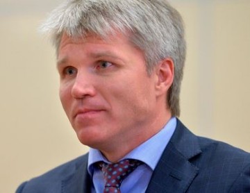 После Мутко: новый министр спорта РФ хорошо владеет холодным оружием