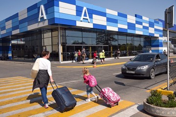 США продлили запрет на полеты в аэропорты Симферополя и Днепра