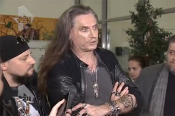 Джигурда заявил о намерении получить паспорт США из рук Клинтон