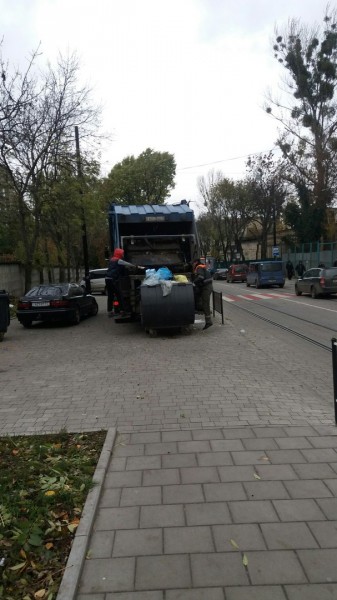 Уже и в Белоруссию из Львова мусор экспортируют? Уже и в Белоруссию из Львова мусор экспортируют?