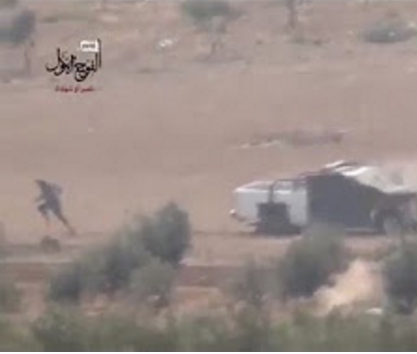 Невезучий террорист-смертник спасается в кустах