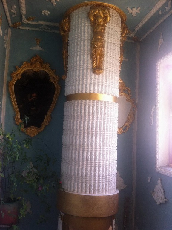 Киевлянин превратил свой подъезд во дворец 17-го века