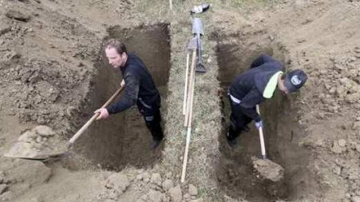 Их нравы: В Европе прошел чемпионат по рытью могил