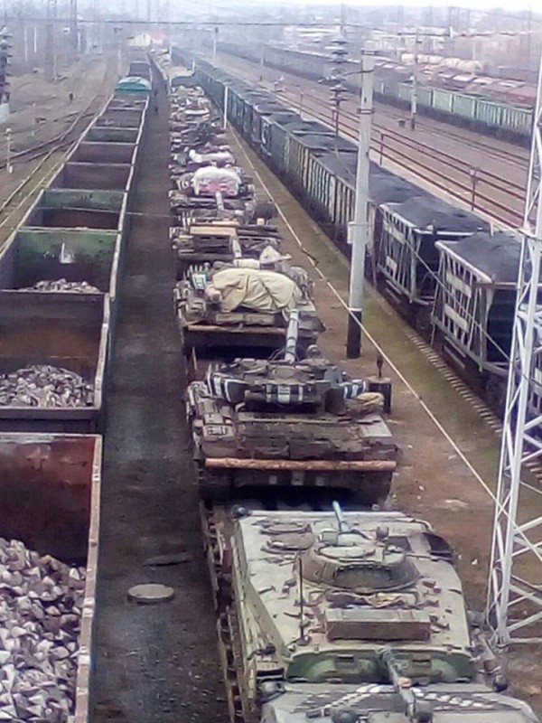 Неголубые вагоны и дезертиры на границе: хроники донбасской войны Неголубые вагоны и дезертиры на границе: хроники донбасской войны