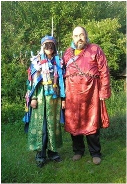 Ньюсмейкер Новой Газеты ловит фашистов, воюет с котами и высиживает каменное яйцо