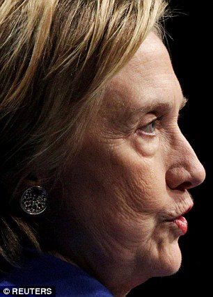 Фото внезапно постаревшей Хиллари Клинтон обсуждают в Сети 