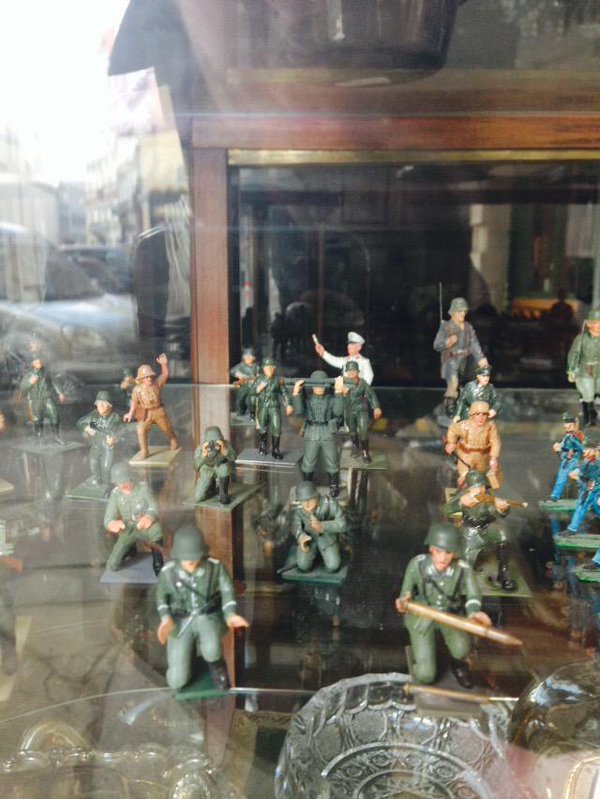 Игрушечный нацизм. В Украине детям продают игрушки с символами нацисткой Германии Игрушечный нацизм. В Украине детям продают игрушки с символами нацисткой Германии