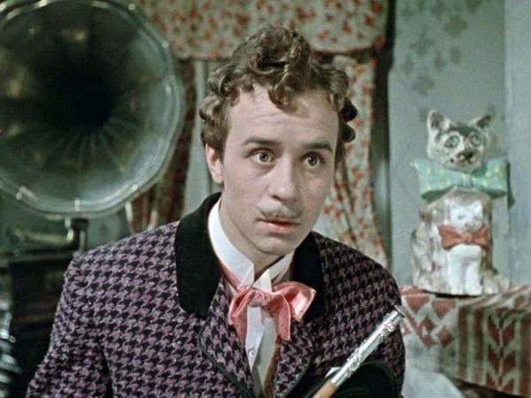 В Киеве архитектурный скандал — на Андреевском спуске построили гигантский уродливый черный куб В Киеве архитектурный скандал — на Андреевском спуске построили гигантский уродливый черный куб